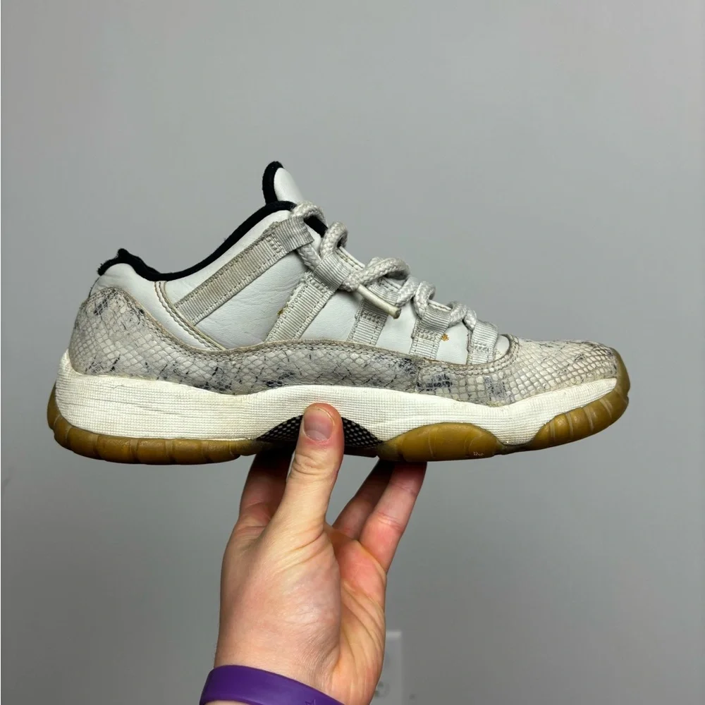 Nike Air‎ Jordan 11 XI Retro Low Light Bone Snakeskin Size 6.5Y Sneakers
